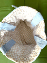 Load image into Gallery viewer, Quilted drawstring bag
