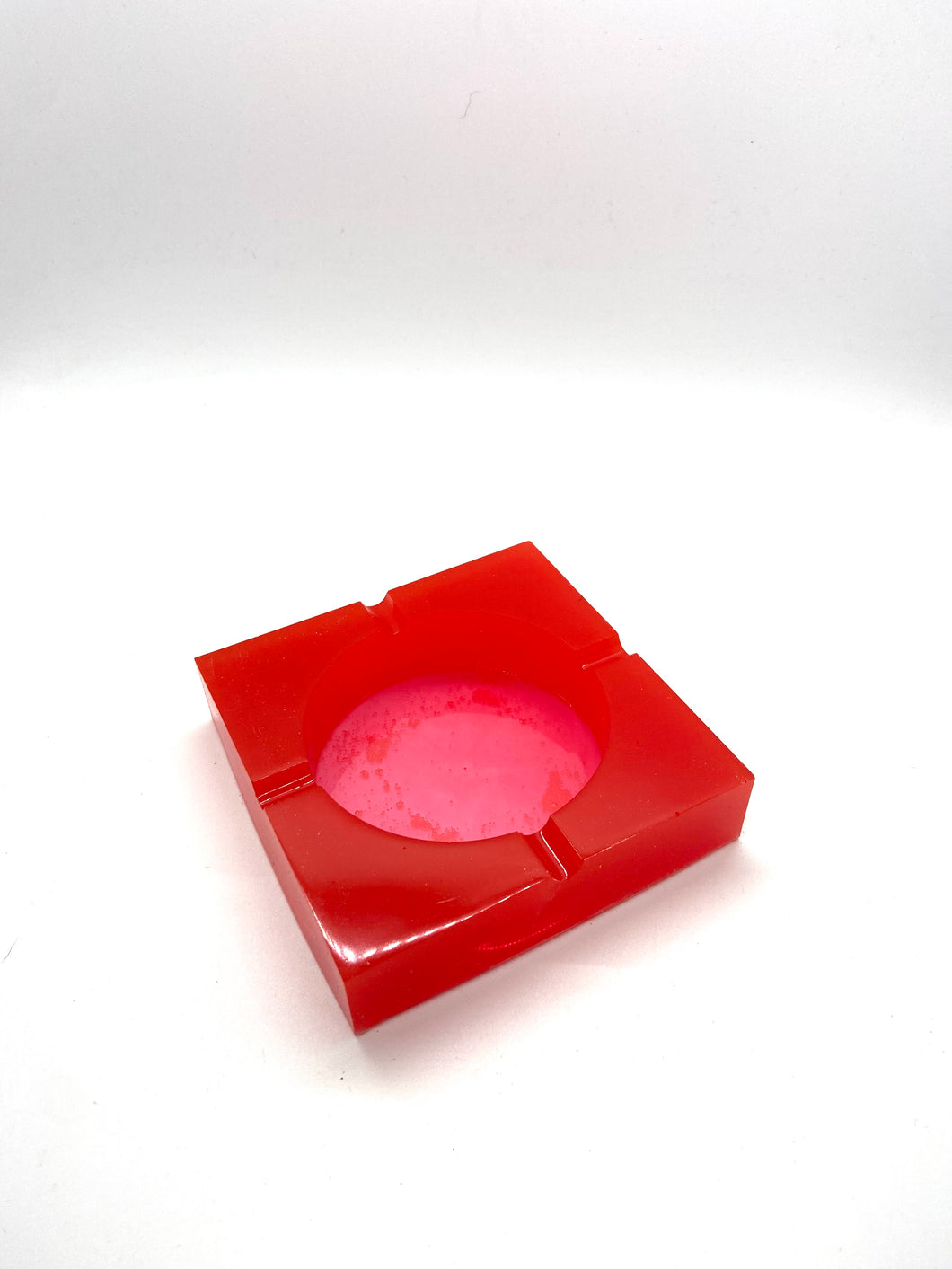 square ashtray/ red