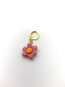 flower charm earring- pink
